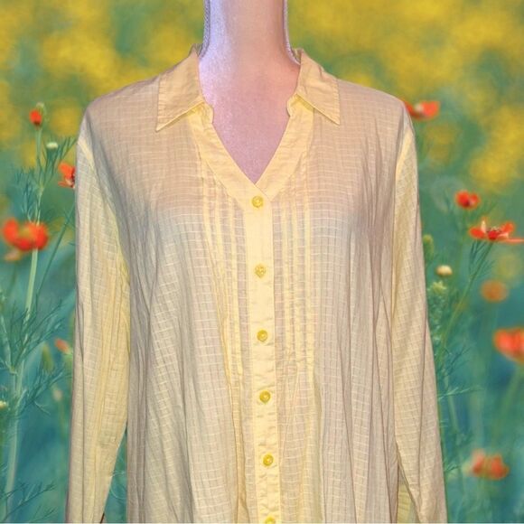 White stag pale yellow button up long sleeve blouse. - Picture 2 of 10